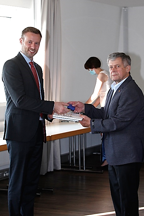 21-08-05-Ehrung-Kreisrat-a.D.-Kirchensteiner-Leonhard.png